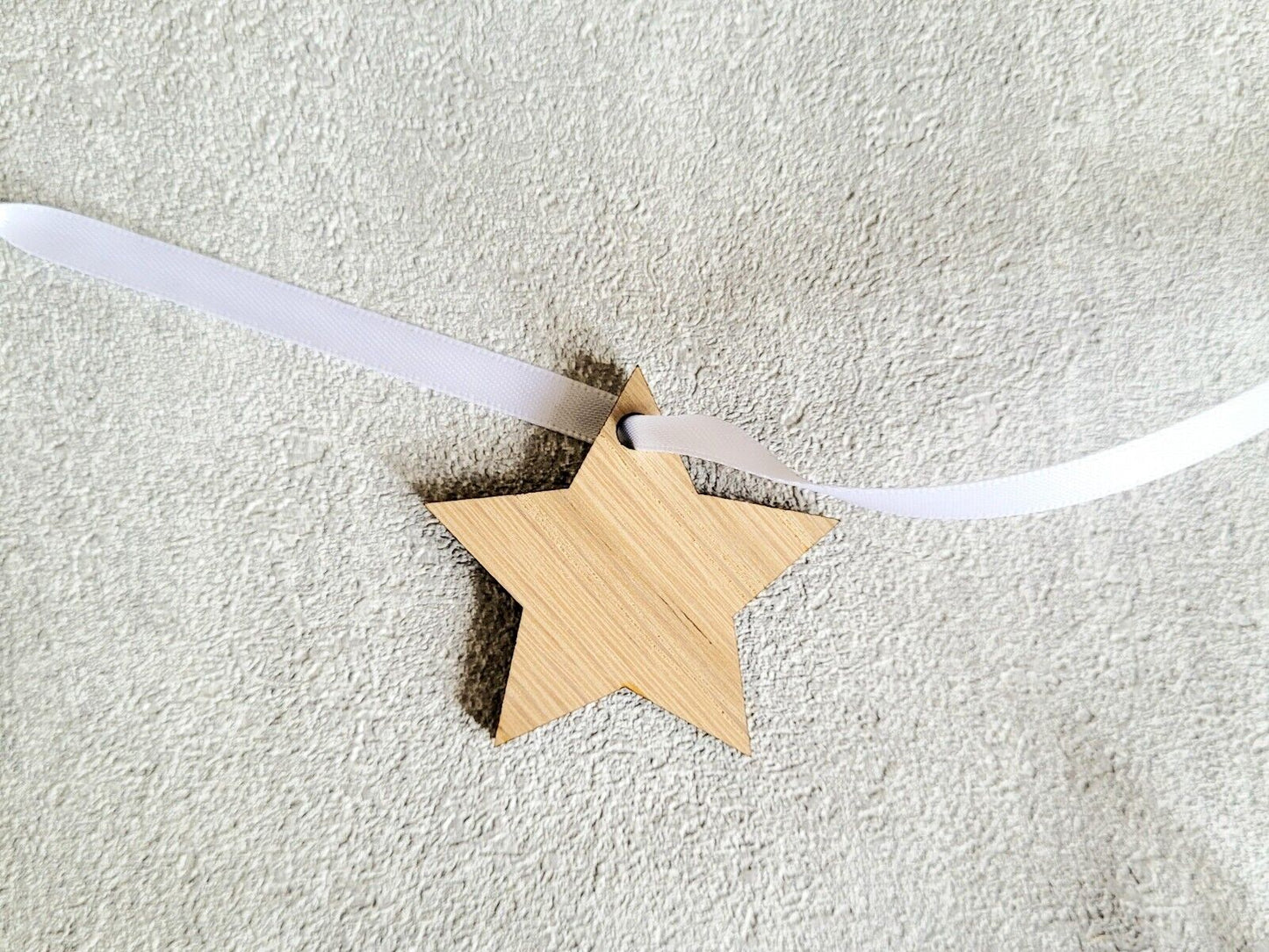 Personalised Wooden Gift Tags – Custom Oak Veneer Star Tags with Engraved Message, Special Keepsake for Any Occasion