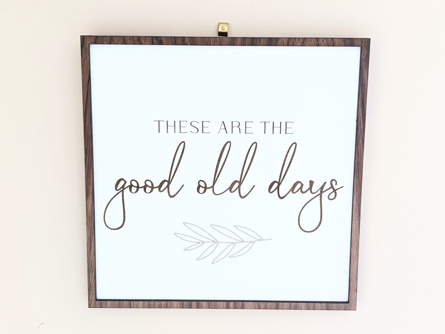 Sweet Dreams Wooden Sign – Engraved Bedroom Wall Decor, Rustic Wood Frame, Farmhouse Sleep Quote, Nursery & Home Gift