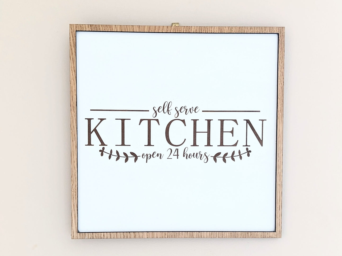 Sweet Dreams Wooden Sign – Engraved Bedroom Wall Decor, Rustic Wood Frame, Farmhouse Sleep Quote, Nursery & Home Gift