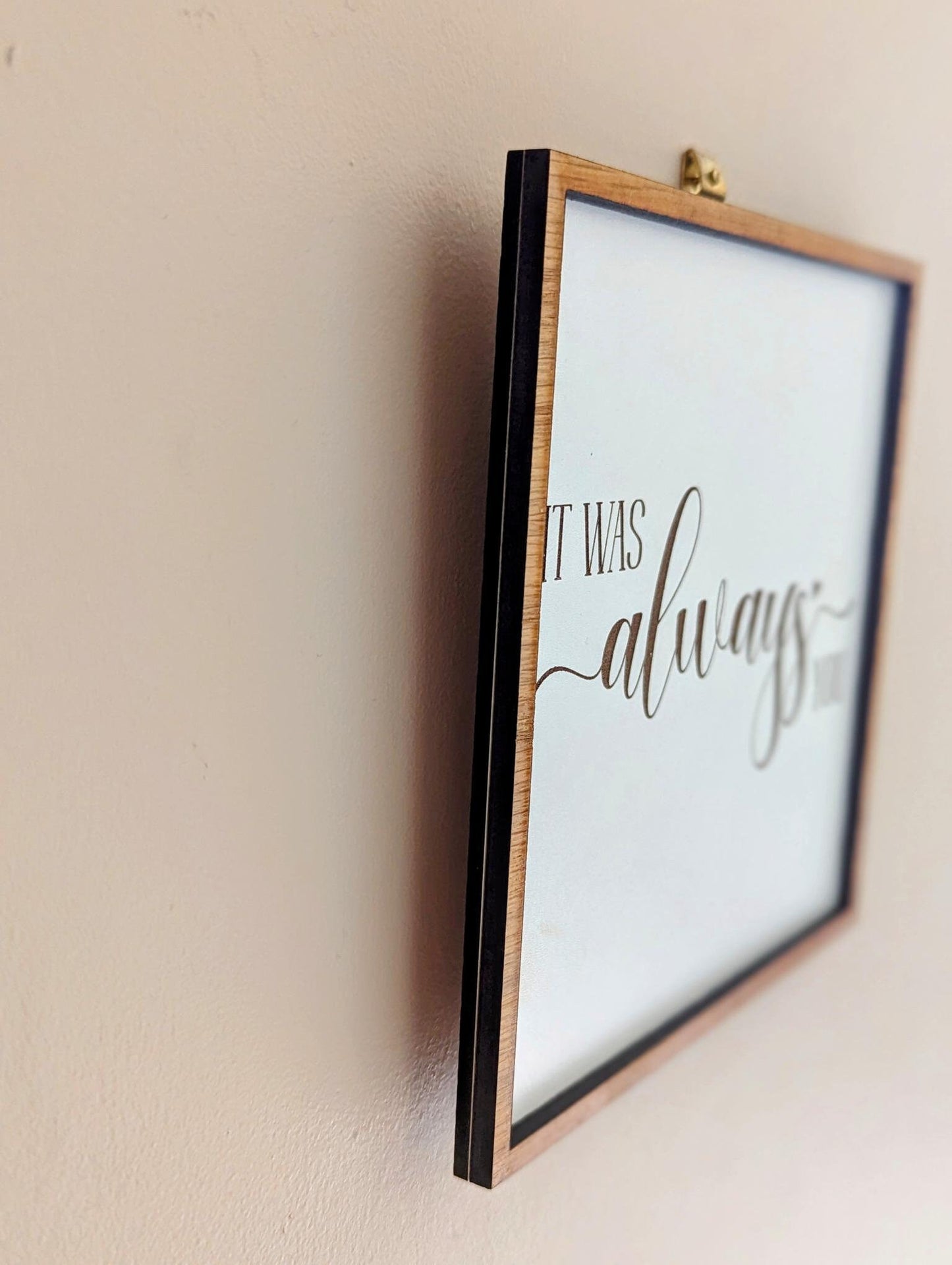 Sweet Dreams Wooden Sign – Engraved Bedroom Wall Decor, Rustic Wood Frame, Farmhouse Sleep Quote, Nursery & Home Gift