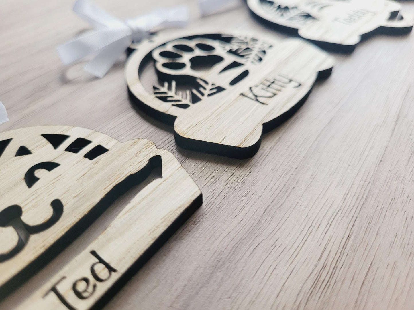 Personalised Wooden Cat Christmas Decoration – Hanging Oak Veneer Bauble, Pet Memorial Ornament, Gift for Cat Lovers