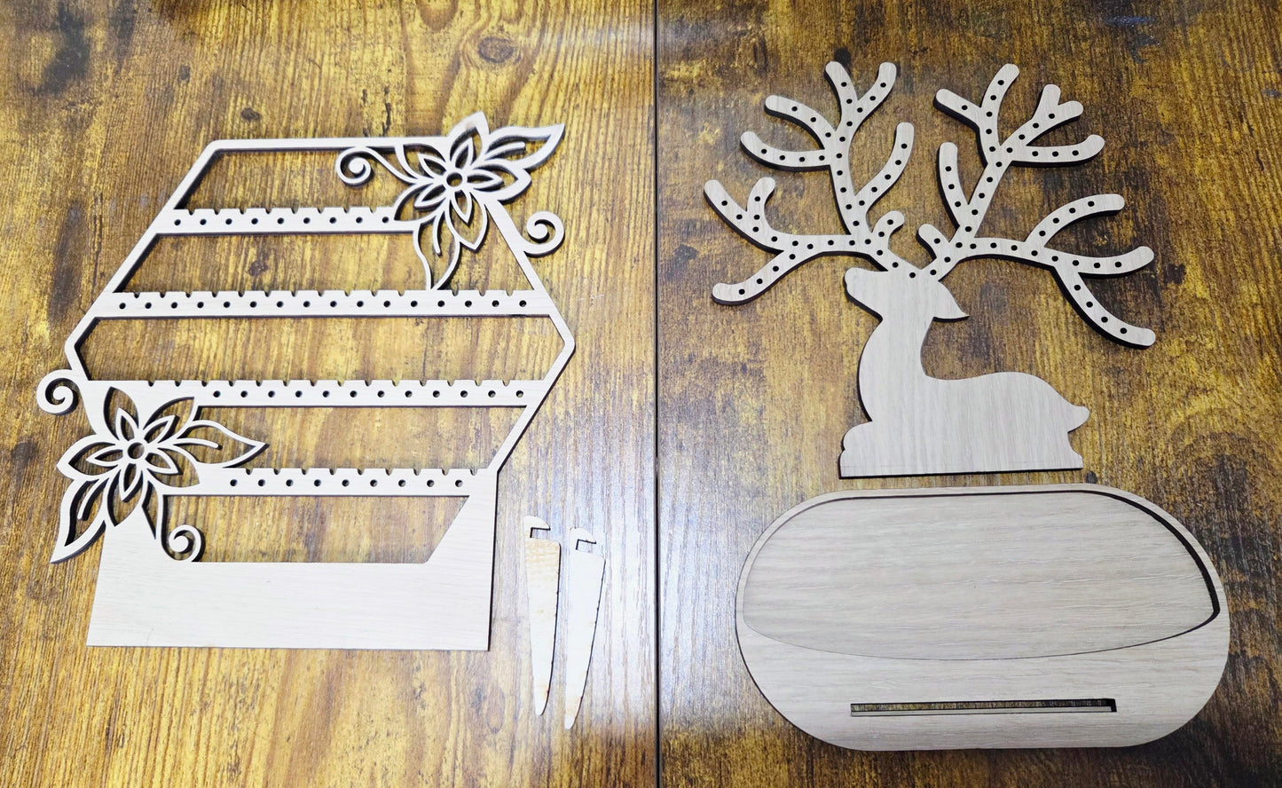 Personalised Wooden Jewellery Holder – Oak Earring Necklace Stand (3 Designs)