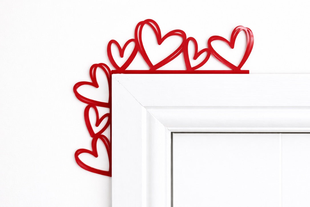 Hearts door corner decoration in acrylic, shown on a door frame as romantic wall decor for home or bedroom.
