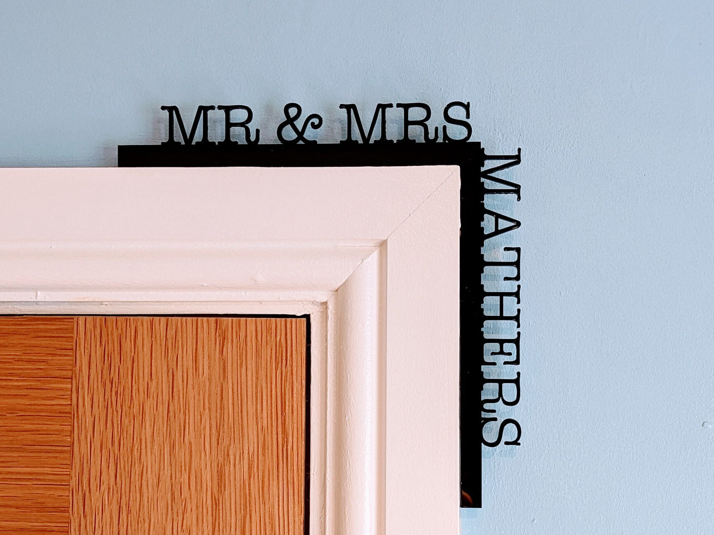 Personalised Mr & Mrs Door Topper – Elegant Acrylic Wedding & Anniversary Gift