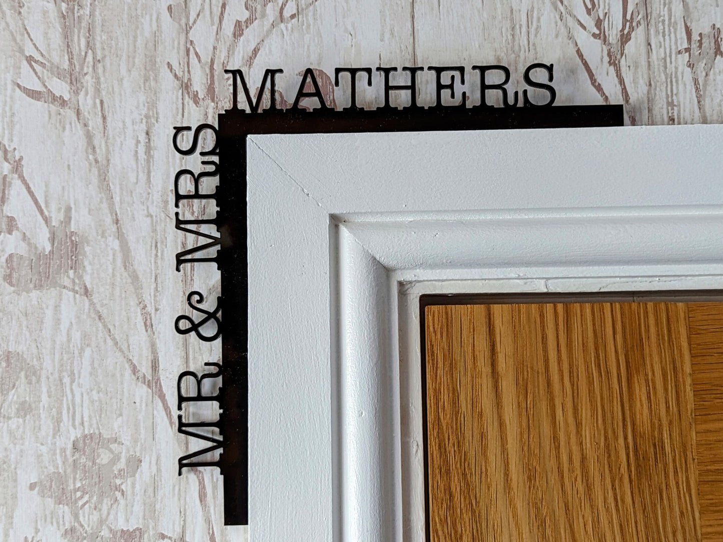 Personalised Mr & Mrs Door Topper – Elegant Acrylic Wedding & Anniversary Gift