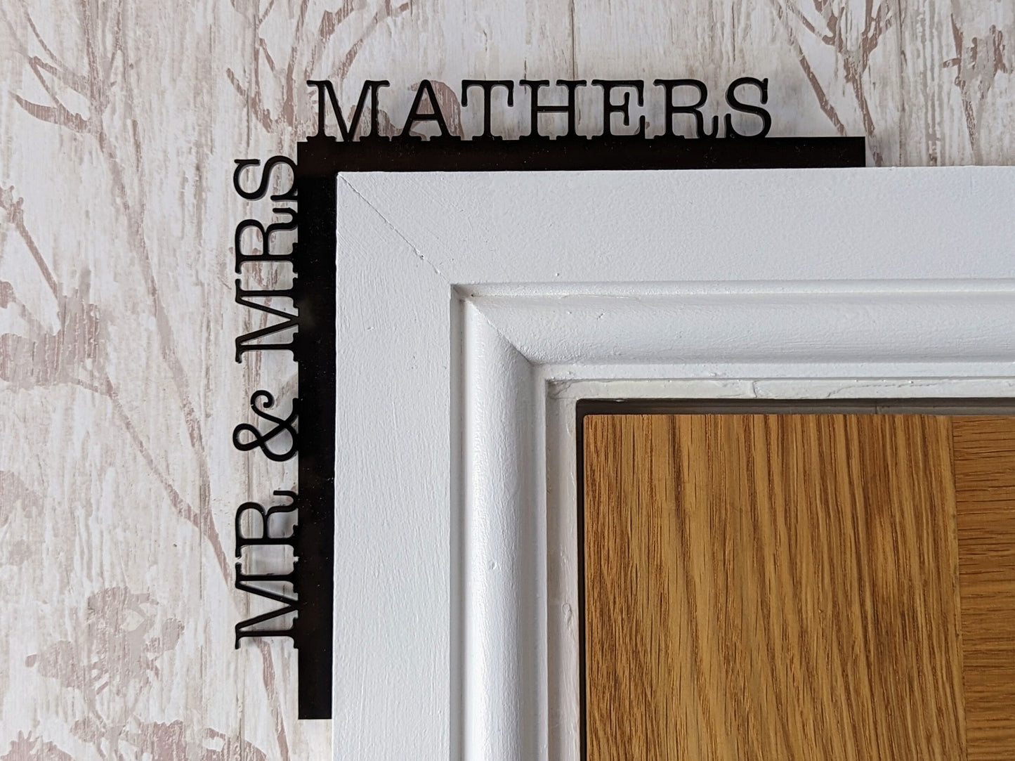 Personalised Mr & Mrs Door Topper – Elegant Acrylic Wedding & Anniversary Gift