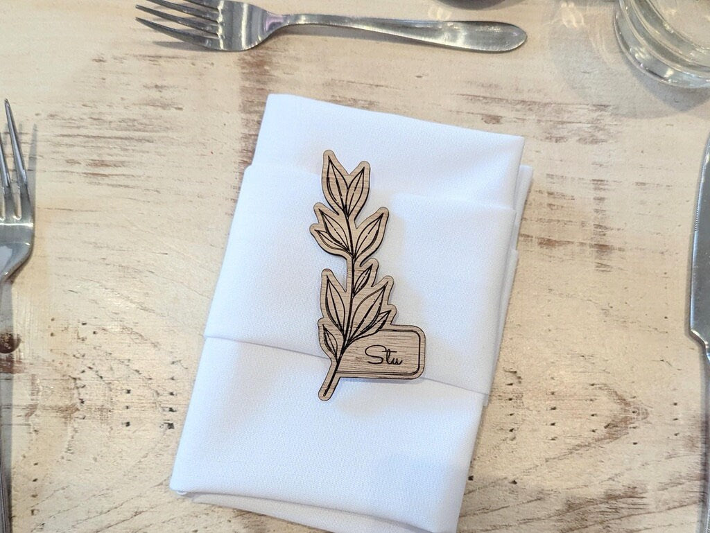 Personalised Wooden Floral Magnet – Custom Engraved Name Place & Wedding Favour