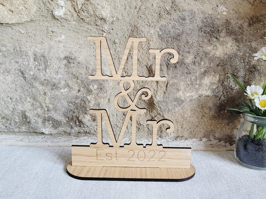 Mr and Mr Sign, Groom and Groom Present