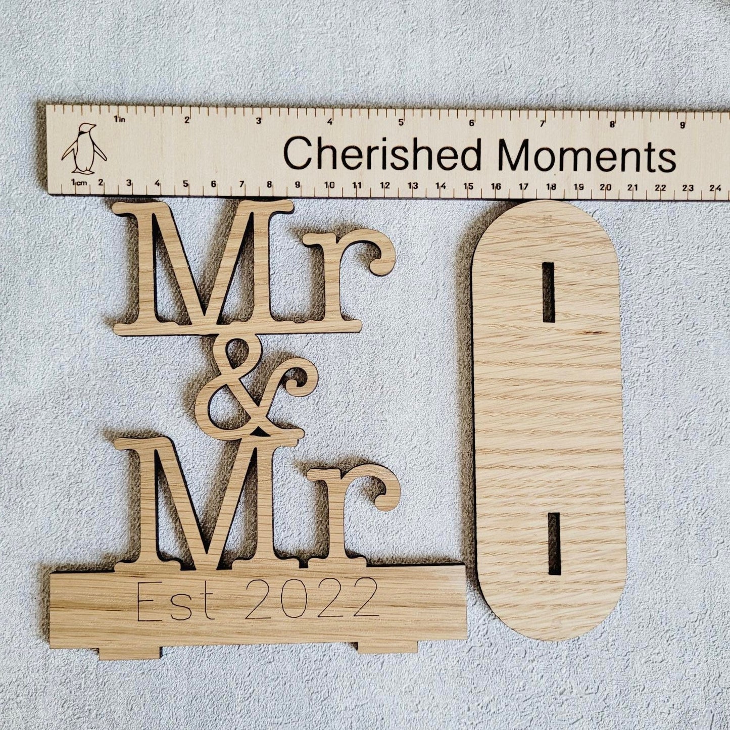 Mr and Mr Sign, Groom and Groom Present