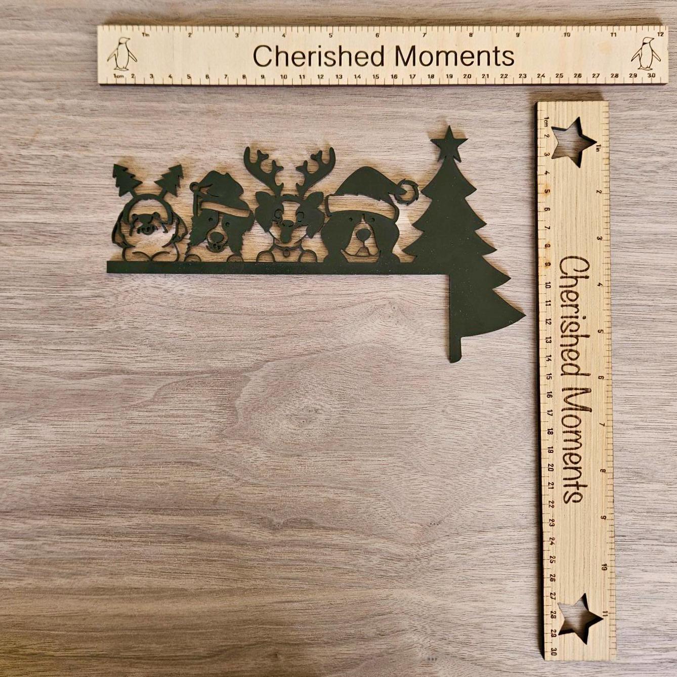 Christmas Dog Door Corner Decoration – Festive Wooden Ornament for Pet Lovers